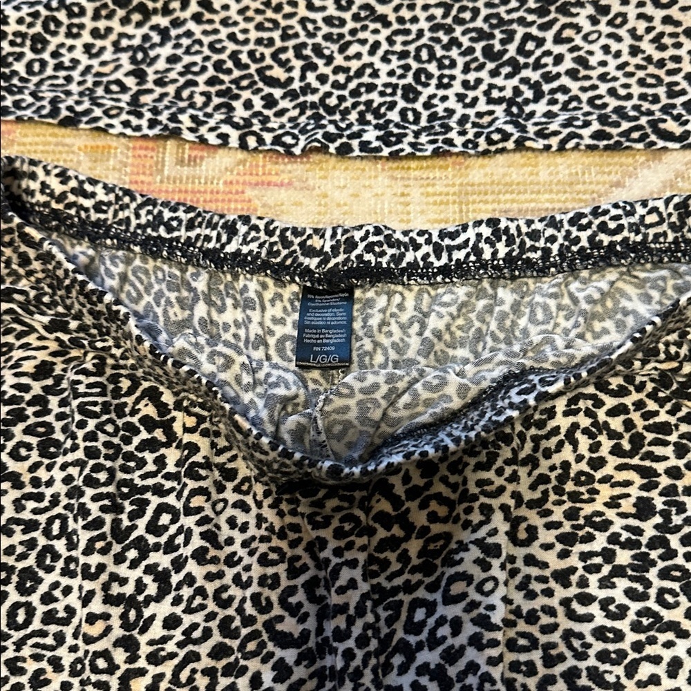 Rene Rofe large t shirt and shorts Leopard Print Pajama Set GUC animal print - Picture 5 of 5